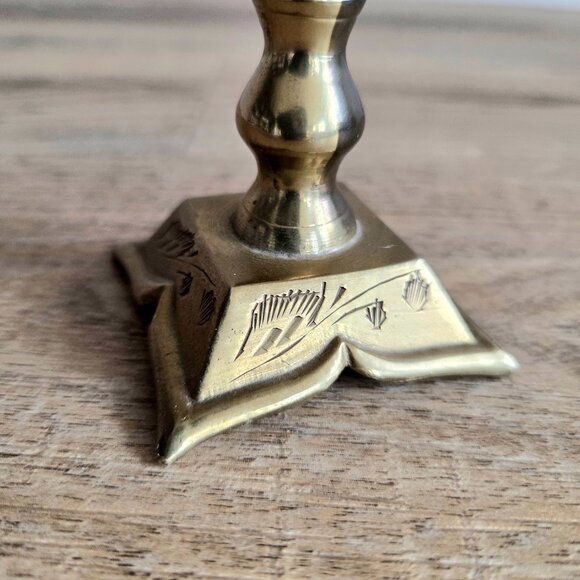 Vintage solid brass candleholder with etched design. Saudi Arabia. - Picture 6 of 9